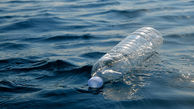 بلایی که سر بطری پلاستیکی در عمق دریا می آید + فیلم 