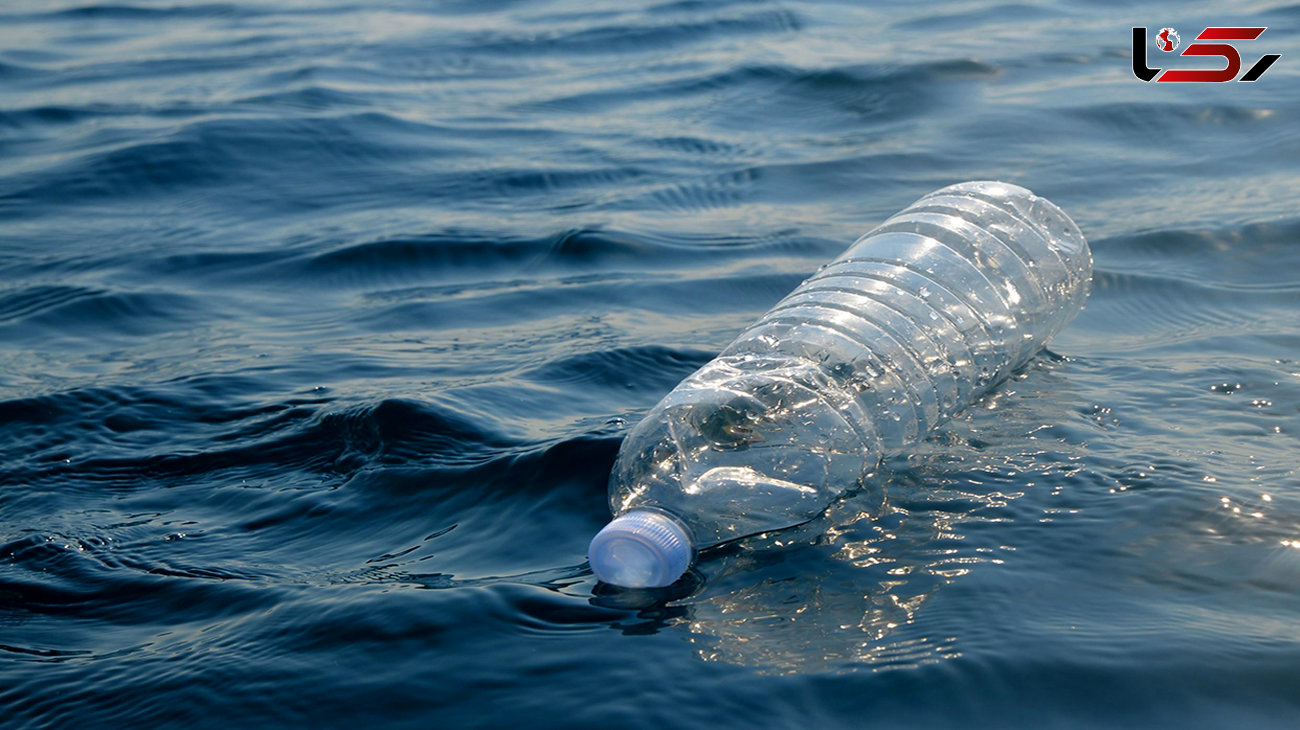 بلایی که سر بطری پلاستیکی در عمق دریا می آید + فیلم 