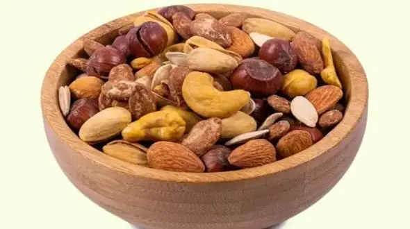 مصرف بیش از حد آجیل‌ و اثرات آن بر وزن بدن