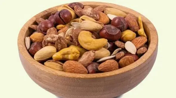 مصرف بیش از حد آجیل‌ و اثرات آن بر وزن بدن