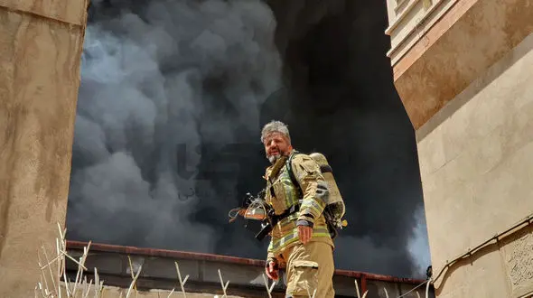 سوختن انبار موتور تهران میان ضعف اجرای ماده ۱۰۵ قانون کار و 55 قانون شهرداری / خطر بیخ گوش بازار تهران + فیلم