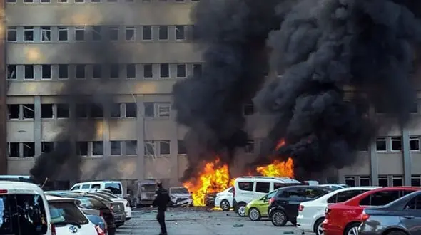  انفجار  مرگبار در اتوبوس ضابطان قضایی در ترکیه + عکس