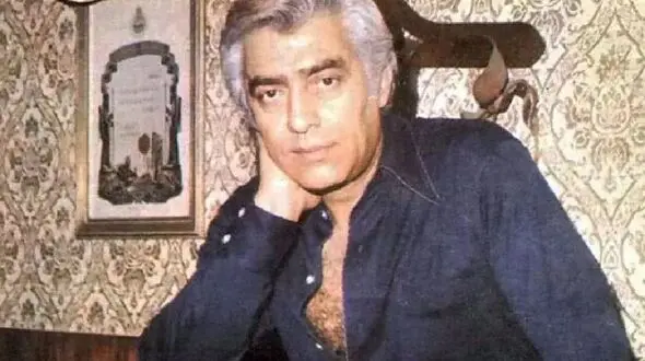 فیلم آواز شاد /  محمد علی فردین برای مادرش آهنگ ننه جون رو با رقص ریز میخونه فقط واکس زدنش