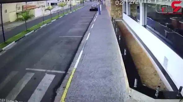 تصادف عجیب / زنده ماندن عابر پیاده پس از تصادف با راننده ناشی + فیلم