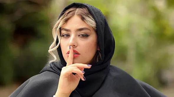 عکس ریحانه پارسا در آسانسور