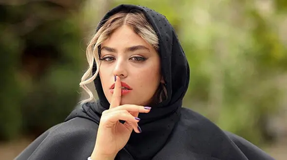 عکس ریحانه پارسا در آسانسور
