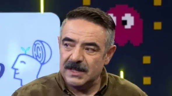 فیلم / حسن معجونی: کلاس دوم ابتدایی سر املا مردود شدم ولی خودم یکسال تمام یواشکی میرفتم کلاس سوم و آخرای سال فهمیدند 