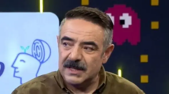 فیلم / حسن معجونی: کلاس دوم ابتدایی سر املا مردود شدم ولی خودم یکسال تمام یواشکی میرفتم کلاس سوم و آخرای سال فهمیدند 