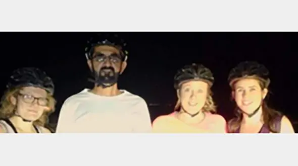 نخست وزیر امارات 3 زن سرگردان را از بیابان نجات داد+ عکس