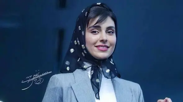 لاله مرزبان بازیگر سریال آنام: ﻣﺎﺩﺭ ﻣﻦ ﺑﺪﺗﺮﯾﻦ ﻣﺎﺩﺭ ﺩﻧﯿﺎﺳﺖ.... ﺑﺴﯿﺎﺭ ﺍﺯ ﻣﻦ ﺯﯾﺒﺎﺗﺮ ﺑﻮﺩﻩ! .... ﻫﻤﯿﺸﻪ ﺑﻮﯼ ﺧﻮﺏ ﻣﯿﺪﻫﺪ...ﺑﻪ ﻧﻈﺮﻡ ﺍﻭ ﺍﺻﻼ ﻣﻦ ﺭﺍ ﺩﻭﺳﺖ ﻧﺪﺍﺷﺘﻪ ﺑﺎﺷﺪ...