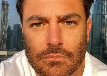 رضا گلزار: حتی اگر برای مردم دراز بکشید تا از رویتان رد شوند باز بسیاری از آنان شاکی خواهند چون...+عکس