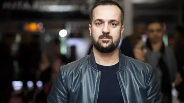  غوغای جذابیت زن “ارسطو” در این عکس ! / چهره ای از خود را نشان داد که فکرش را نمی کنید