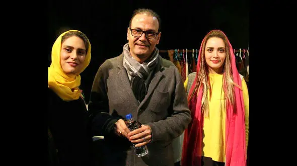 عکس های متفاوت از بهنوش طباطبایی در کنار ستاره ها در پشت صحنه تئاتر