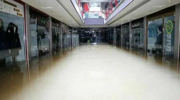 
پاساژ‌های خرم آباد غرق در آب+عکس
