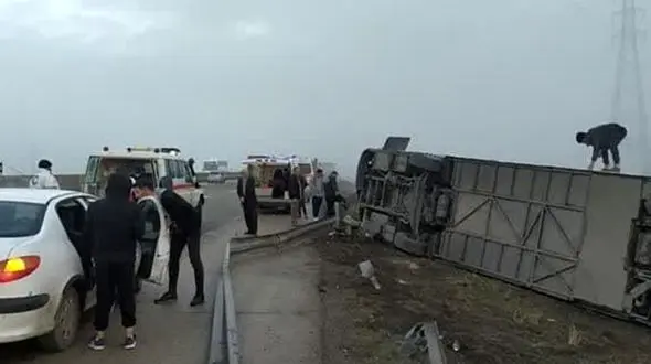 فداکاری شاگرد اتوبوس برای مسافران / همگی در خطر سوختن بودند