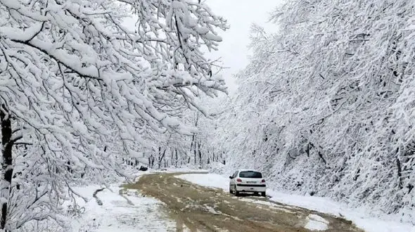 ببینید / سفید پوش شدن ماسوله بر اثر بارش برف + فیلم
