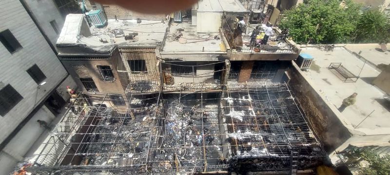آتش سوزی انبار در خیابان مولوی تهران