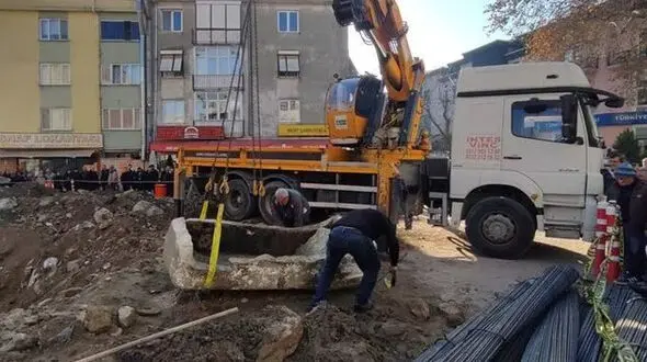 کشف تابوت 2000 ساله هنگام تخریب یک آپارتمان / در استانبول ترکیه رخ داد + عکس