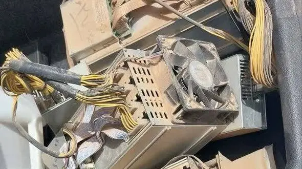 کشف ۶ دستگاه ماینر در دامداری!/ رصد جدی به جای اخطار؛ شرکت برق با سارقین برق مردم چقدر قاطع برخورد می کند؟ 
