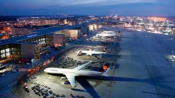 پروازهای روز جمعه شرکت هواپیمایی لوفت‌هانزا به فرودگاه امام خمینی لغو شد