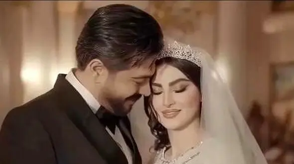 دابسمش عاشقانه مریم مومن در ماشین عروسی لاکچری اش با آهنگ واسونک / جینگ و جینگ ساز میاد و از بالای شیراز میاد / شازده دوماد غم مخور نومزدت با ناز میاد