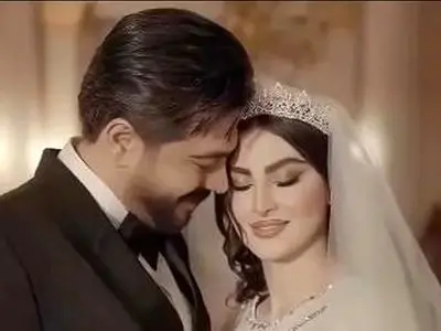 دابسمش عاشقانه مریم مومن در ماشین عروسی لاکچری اش با آهنگ واسونک / جینگ و جینگ ساز میاد و از بالای شیراز میاد / شازده دوماد غم مخور نومزدت با ناز میاد