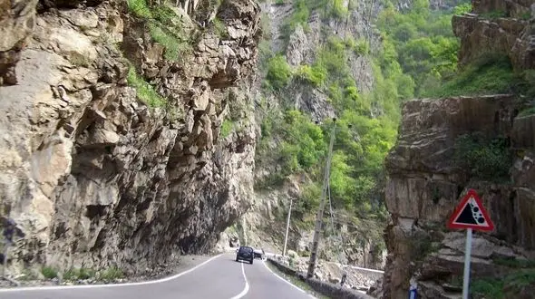 جاده چالوس همچنان مسدود است 