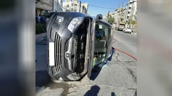 واژگونی خودروی جک روی پژو ۲۰۶ در کرج