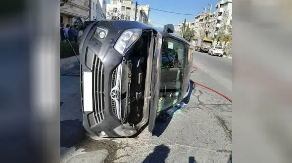 واژگونی خودروی جک روی پژو ۲۰۶ در کرج