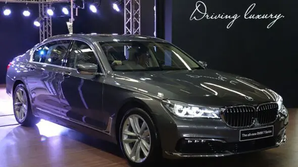 هجوم پلیس به دفتر BMW / دستکاری در نتیجه آزمایش آلایندگی 11 میلیون خودرو