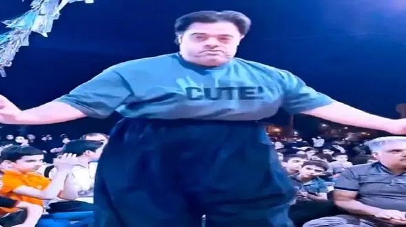 آواز شاد؛ پسر سندروم داون با زیرشلواری جوری رقصید مجلس رو انگشت کوچیکش میچرخه
