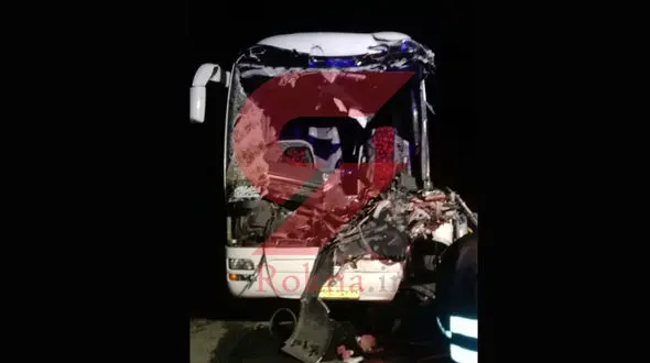 واژگونی تانکر قیر در شرق تهران / تصادف اتوبوس با کامیون در محور کاشان-نطنز +عکس