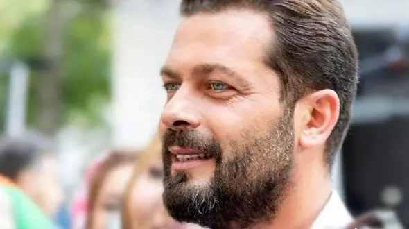 اولین عکس از  پدر و مادر پژمان بازغی  ! /  جذابیت پدرش غوغا کرد !