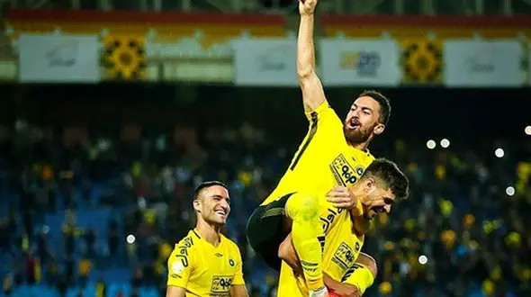 پرچم ژاپن روی سکوهای نقش جهان؛ اوراواردز یا کاشیما؟ 