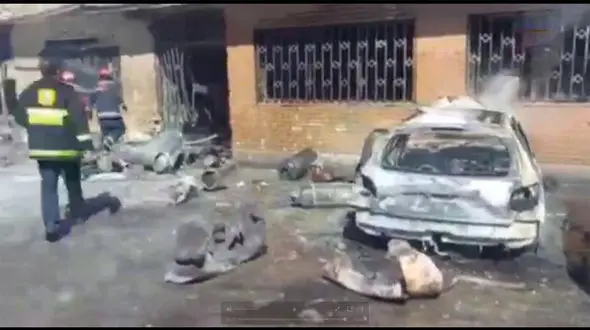 فیلم آتش گرفتن هم زمان 5 خودرو در همدان / علت چه بود؟