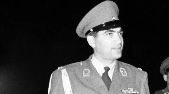 عکس / سفر در زمان / «غلامرضا پهلوی برادر شاه و همسرش منیژه جهانبانی در یک مهمانی» / دهه 40