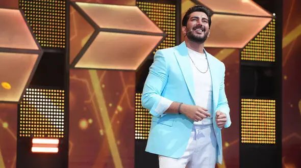 فرزاد فرزین مجری «صحنه» شد + عکس