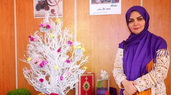 فیلم / نگاهی به چیدمان خانه شاهانه و لوکس «الهه رضایی»، مجری نوستالژی دهه 60 / از مبلمان مدرن و لوستر برنجی تا کابینت های اروپایی