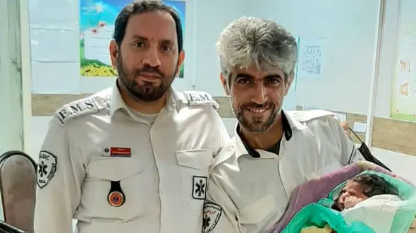 تولد دختر عجول در آمبولانس اورژانس / در دزفول رخ داد + عکس