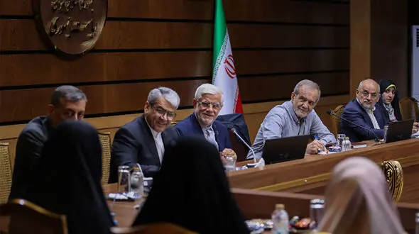 پزشکیان: باید با اقشار مخالف یا موافق، برخورد عادلانه داشته باشیم/ نگاه ما در اداره امور مستقل از هر سلیقه، باور دینی، قومیتی و جنسیتی است