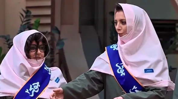 ویدئو/دکلمه خنده‌دار رویا میرعلمی از آهنگ نوستالژی دهه 80 گروه آریان، از شدت خنده غش کرد