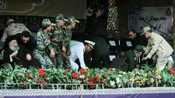 تصویر جایگاه رژه امروز اهواز در لحظه حمله تروریستی +فیلم