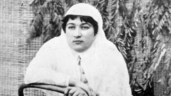 تصاویر؛ سفر به عصر قاجار؛ از «عکس یادگاری ملیجک و سوگلی شاه» تا «ویلای ناصرالدین شاه در گیلان»