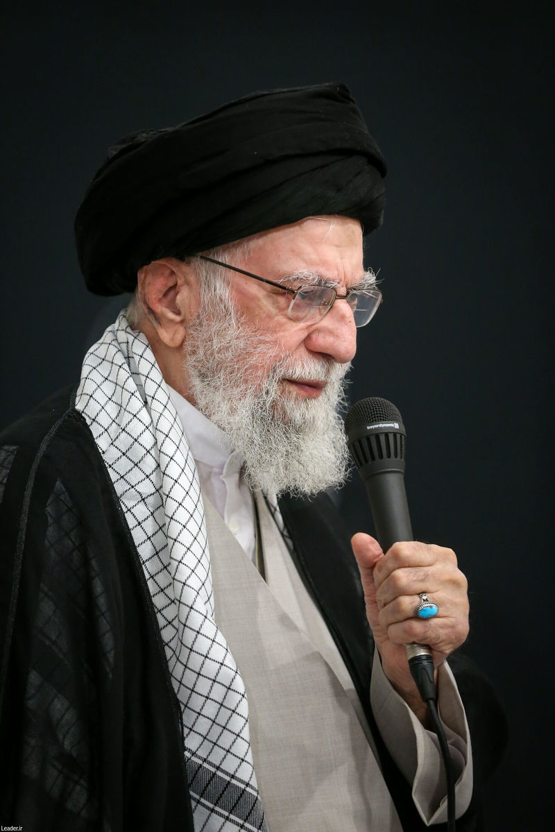 رهبر انقلاب حضرت آیت الله خامنه ای در مراسم بزرگداشت شهدای جنگ تحمیلی اخیر 7-5-1404
