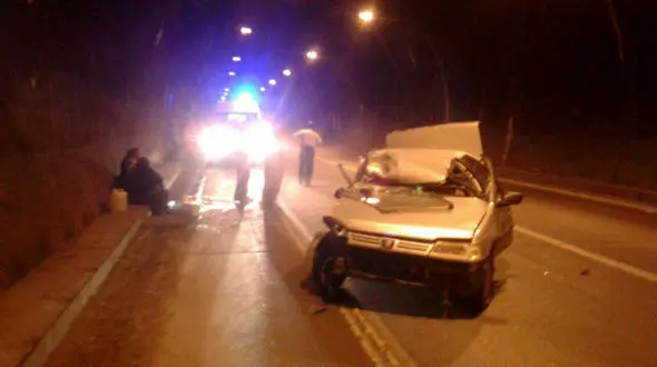 تصادف وحشتناک پژو با تریلی در تبریز + عکس