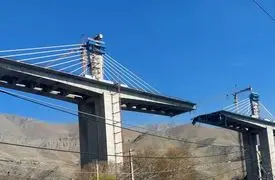 فیلم لحظه بمباران پل B1 کرج در زمان حضور گزارشگران 