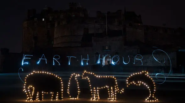 امشب لامپ ها را خاموش کنید !