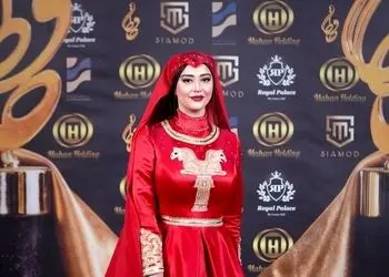 عکس ها / نگاهی به استایل متفاوت هنرمندان ایرانی در جشن ها و گردهمایی های رسمی که هریک راوی داستانی از تاریخ ایران هستند/ ساغر استاد شریف، نورا محقق و...