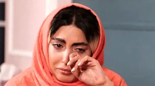 فیلم / ساناز طاری بازیگر : 19 سالم بود کارگردان معروف در اتاقش خواست ....  / از شدت ترس  کیفم  رو هم  .../ دو ستانم گفتند زنش باردار است و سکوت کن و من ....