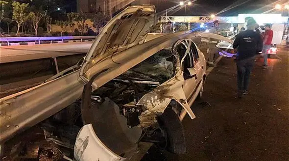 تصادف بامدادی دو دستگاه خودرو در بزرگراه شهید بابایی